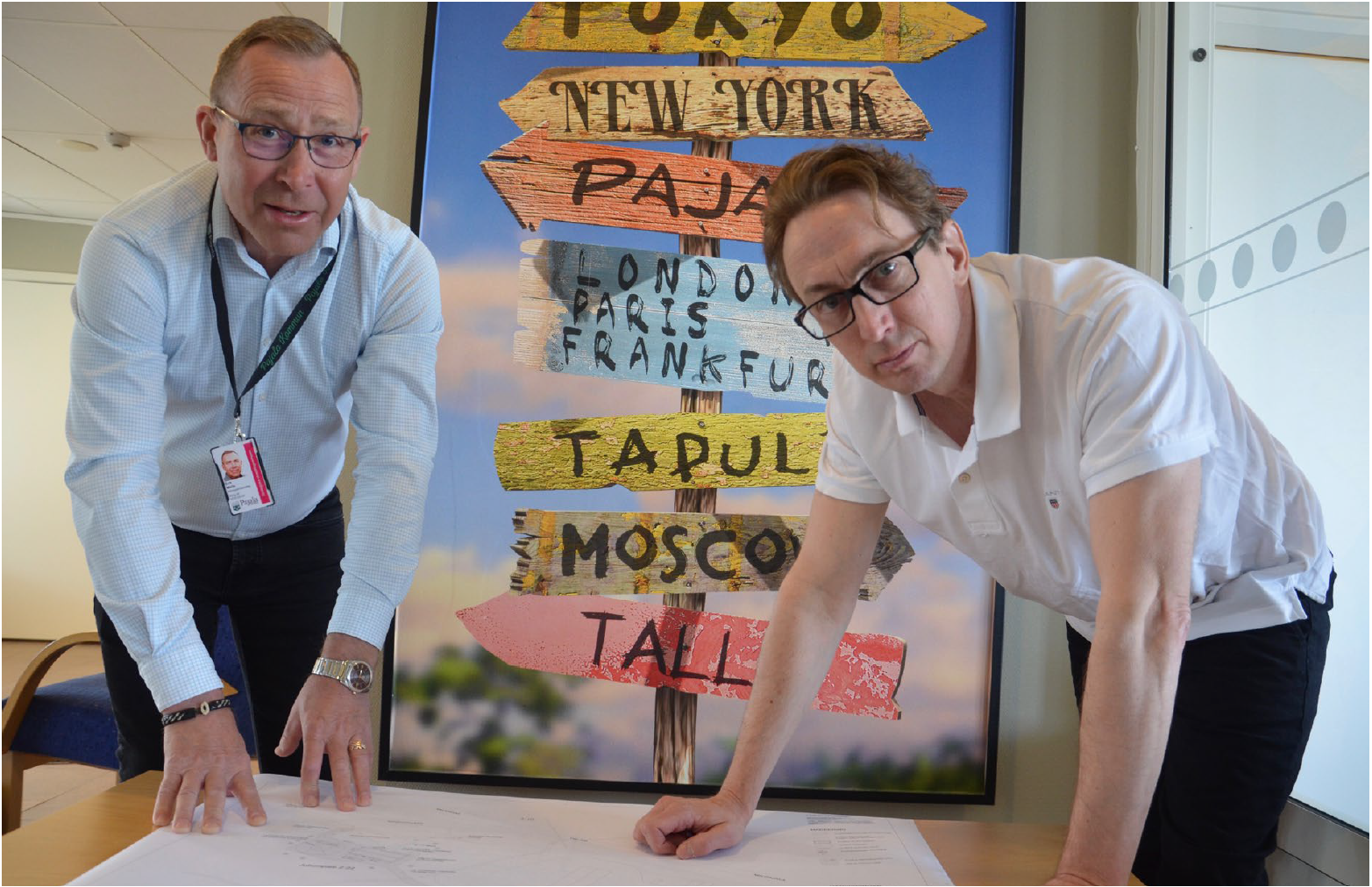 Erik Mella projektledare utrikesterminalen tillsammans med Robert Pettersson flygplatschef Pajala Airport